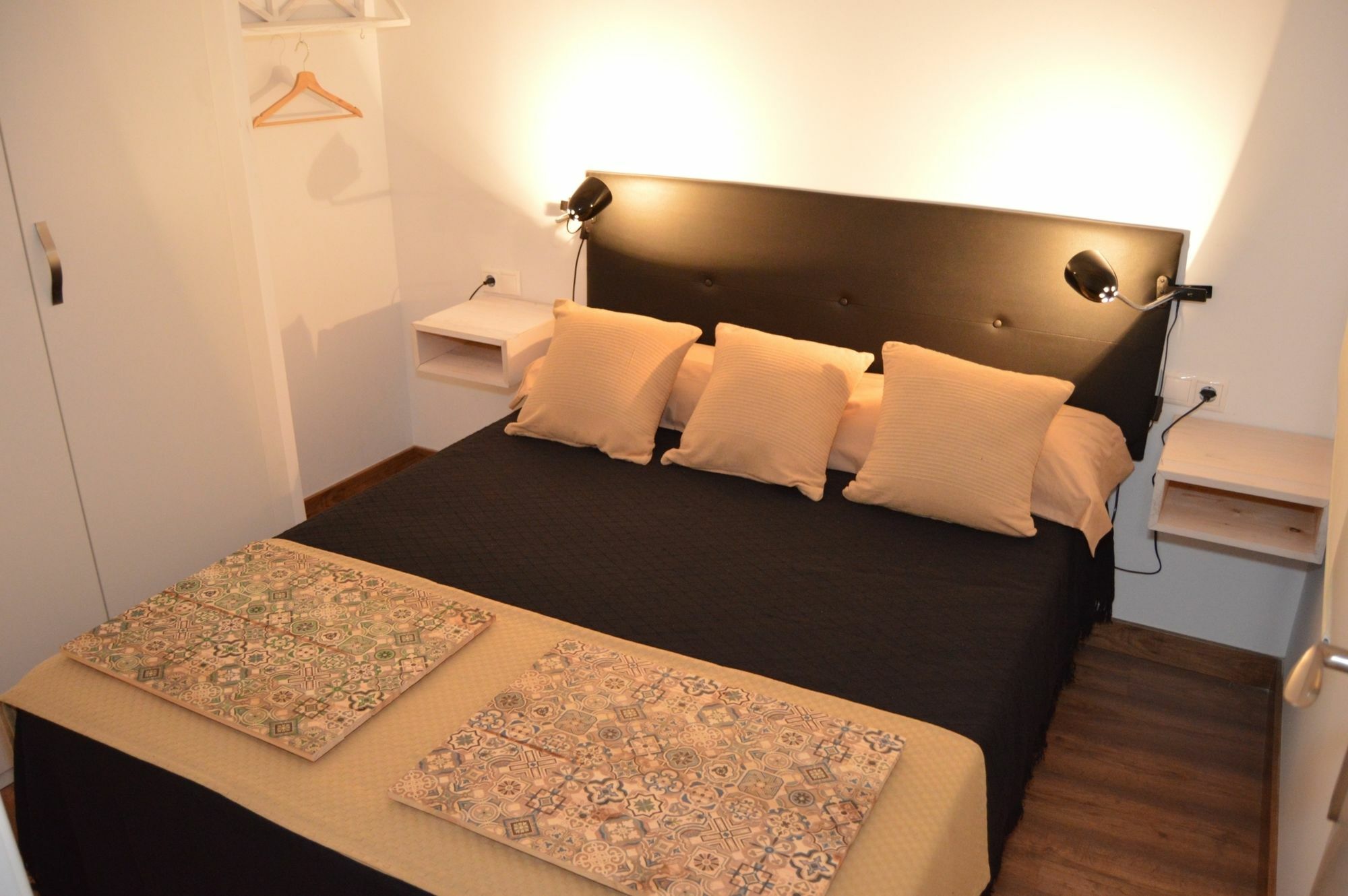 Tarragona Suites Mediona Εξωτερικό φωτογραφία