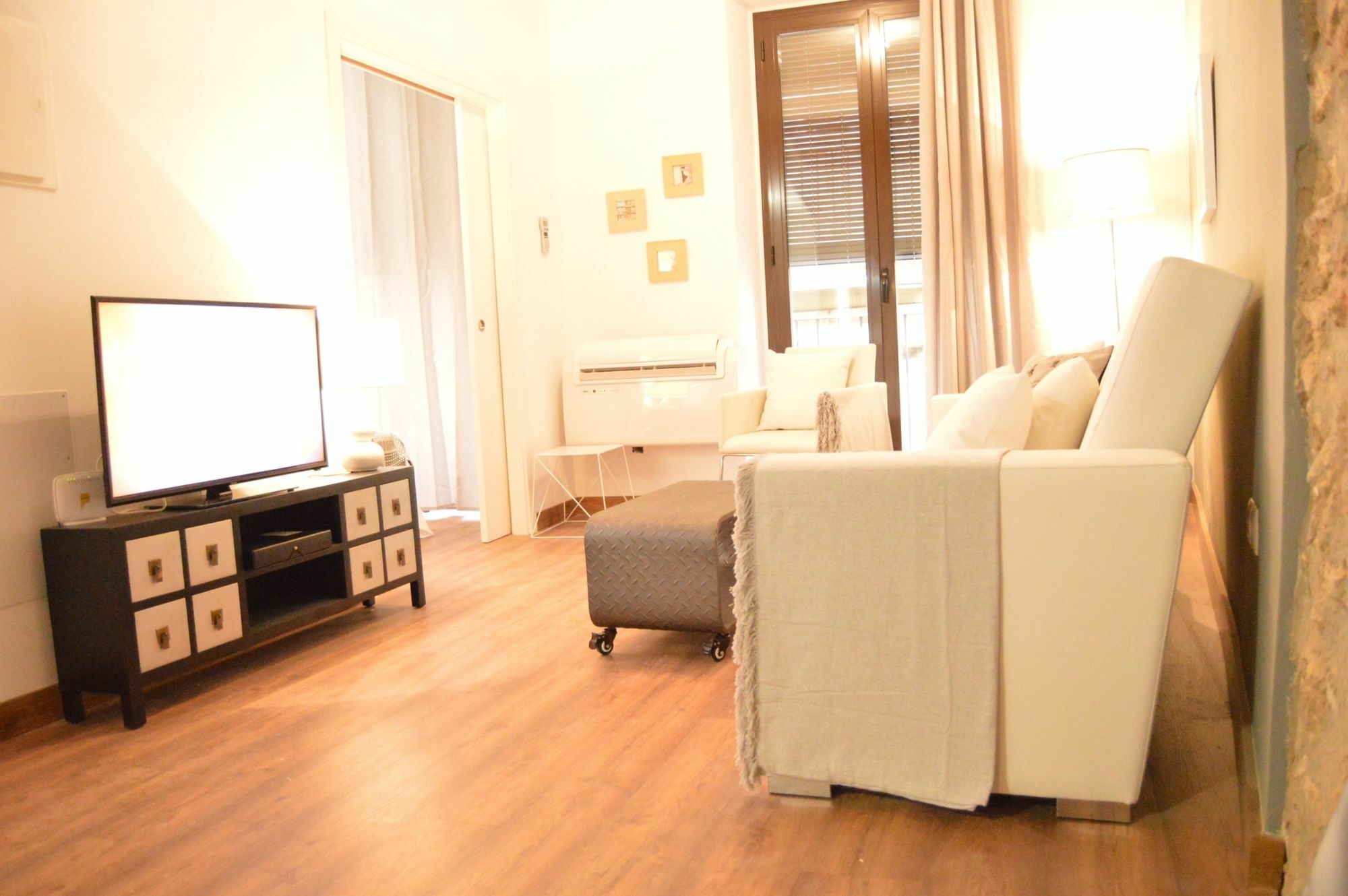 Tarragona Suites Mediona Εξωτερικό φωτογραφία